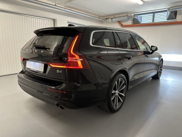 Volvo V60 B4 MOMENTUM PRO LED BLIS KAMERA H/K EL.KUFR KŮŽE_35